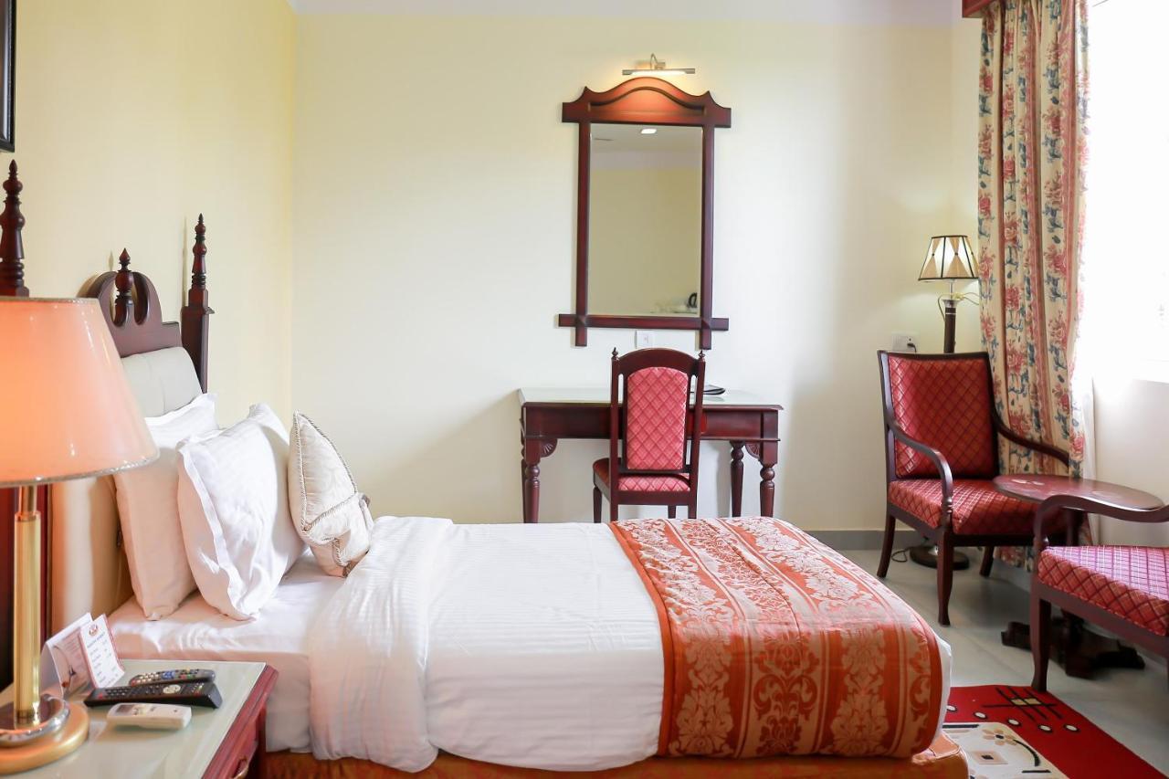 Palette - Madathil Regency Hotel Kondalseri Exterior photo