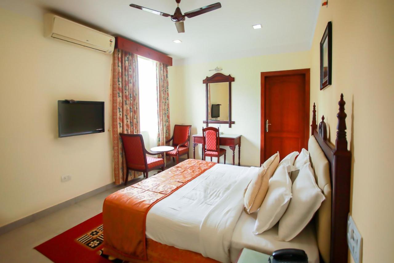 Palette - Madathil Regency Hotel Kondalseri Exterior photo