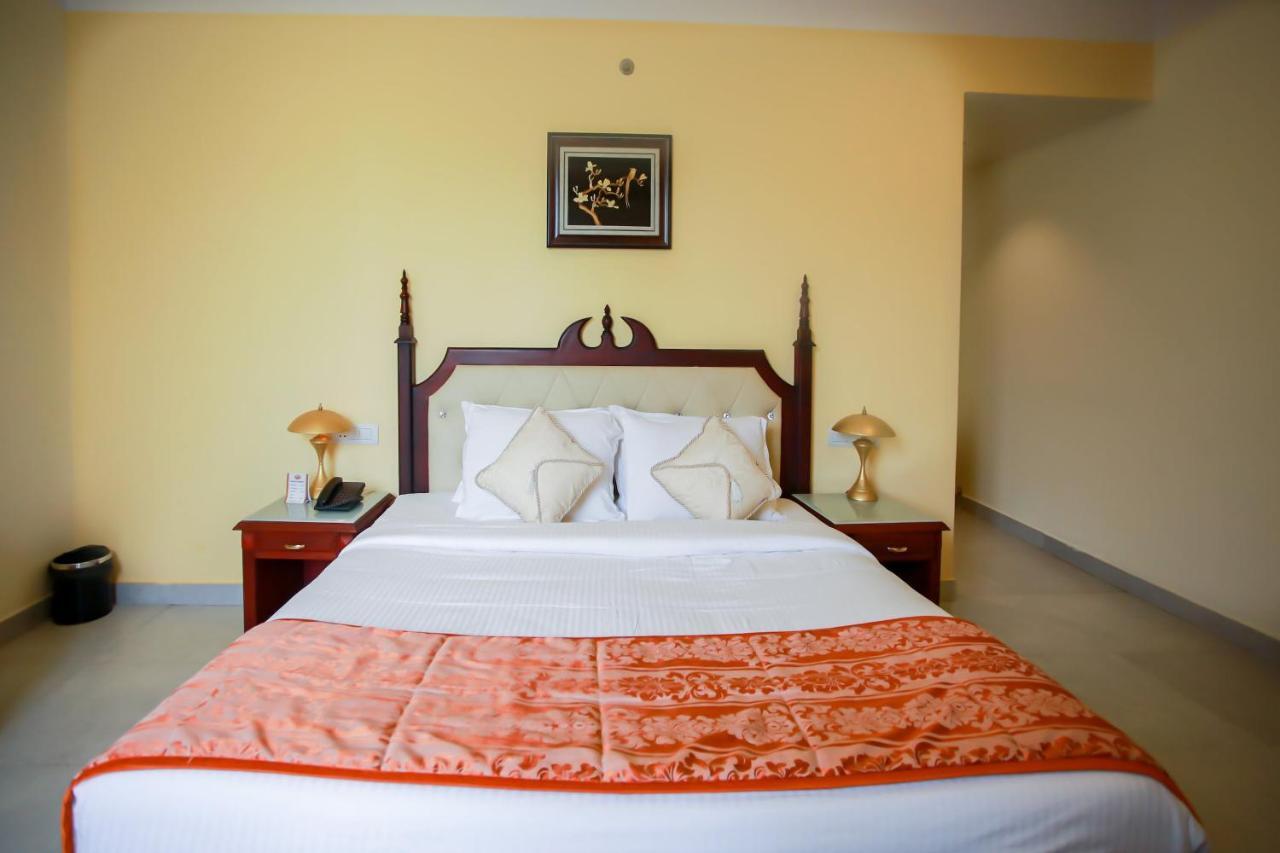 Palette - Madathil Regency Hotel Kondalseri Exterior photo
